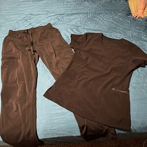 Essential Black Short Sleeve Women's Srubs Top and Pants